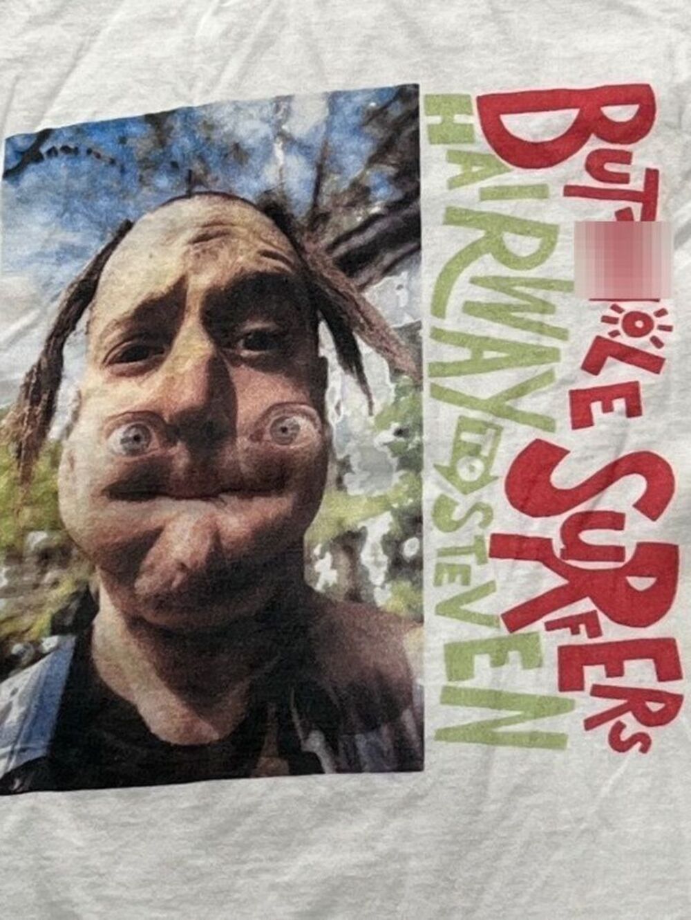 But**ole Surfers Preowned Medium T-shirt